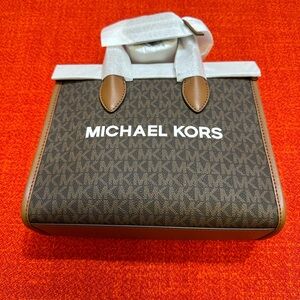 ❤️❤️❤️NEW Michael Kors small crossbody Bag❤️❤️❤️
